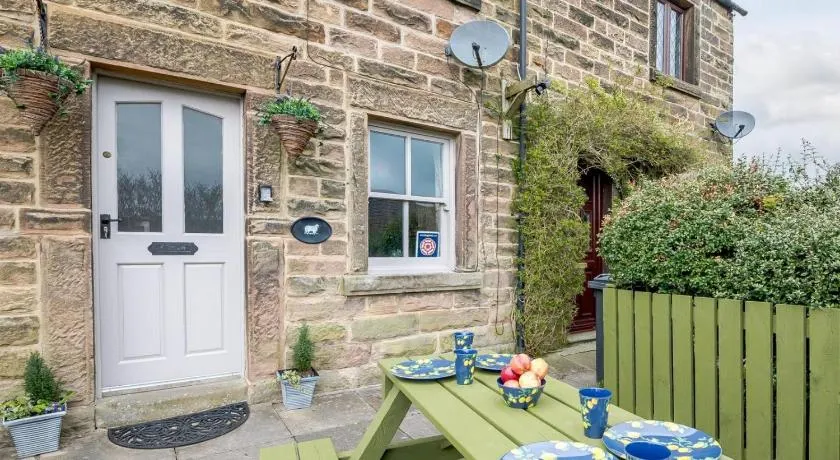 Peak Cottage - Image 1