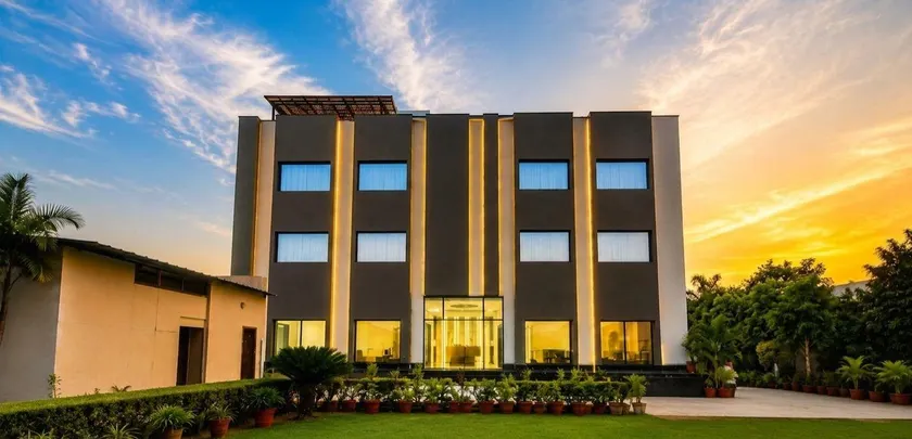 The Grand Atithi Hotel - Image 1