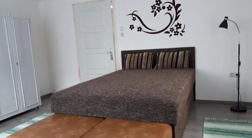 Csóka Apartman Pápa - Image 1
