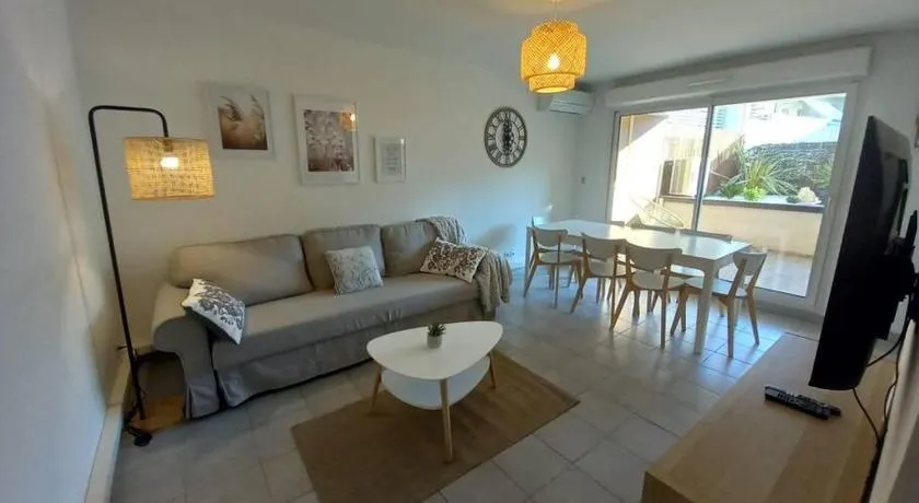 Appartement 8 personnes En face des Remparts Climatisé avec terrasse et Parking - Image 1