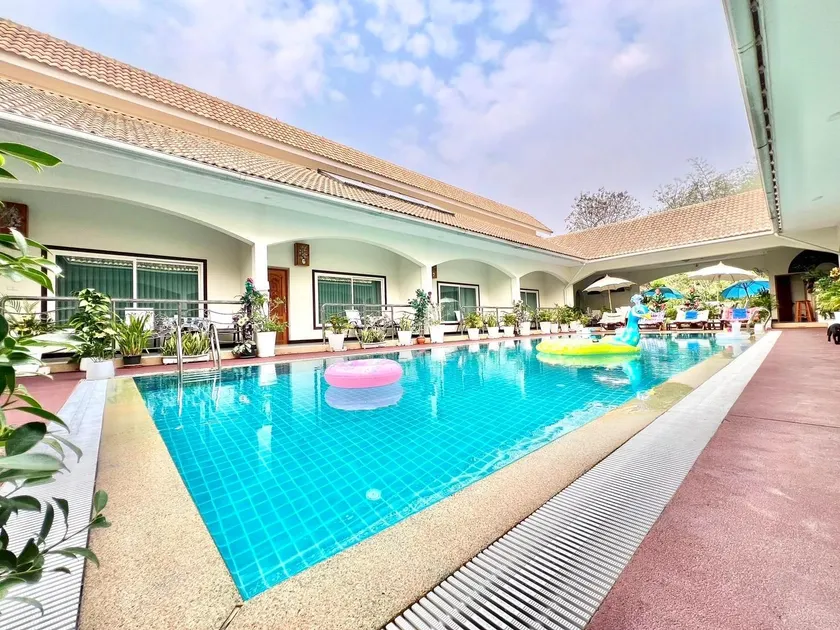 Nok Resort Hotel - Image 1