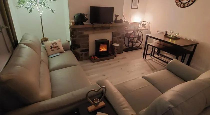 Harrys Hideaway Cottage - Image 1