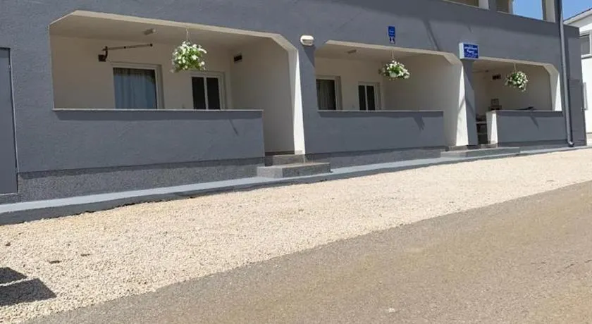 Apartmani Caganić Villa Bledi - Image 1