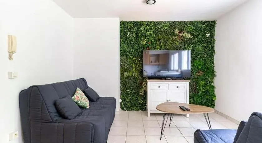 Geneva Green Studio - Image 1