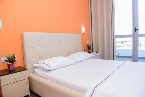 Hotel Aurora - Image 1