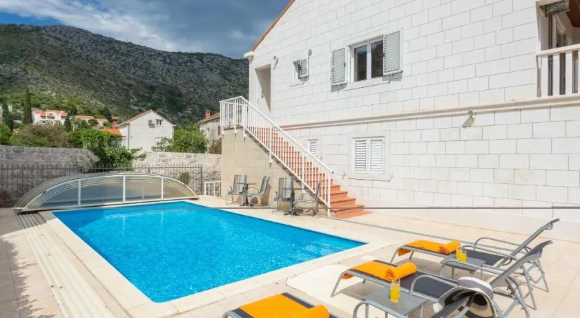 Villa Prestige - Image 1