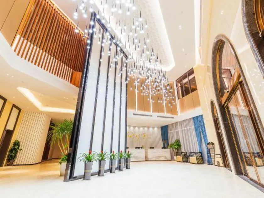 Sovereign Garden Hotel - Image 1