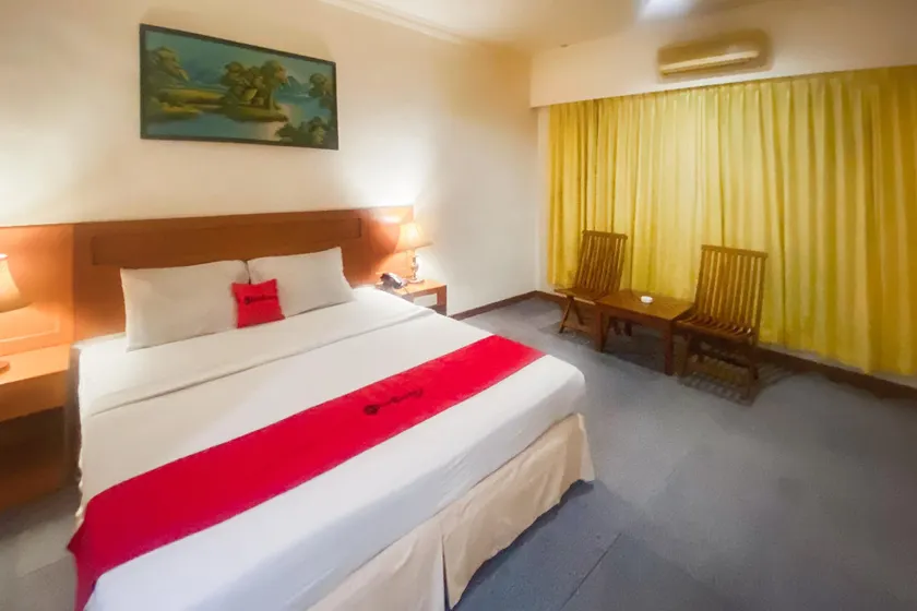 RedDoorz Plus at Plaza Hotel Tanjung Pinang - Image 1