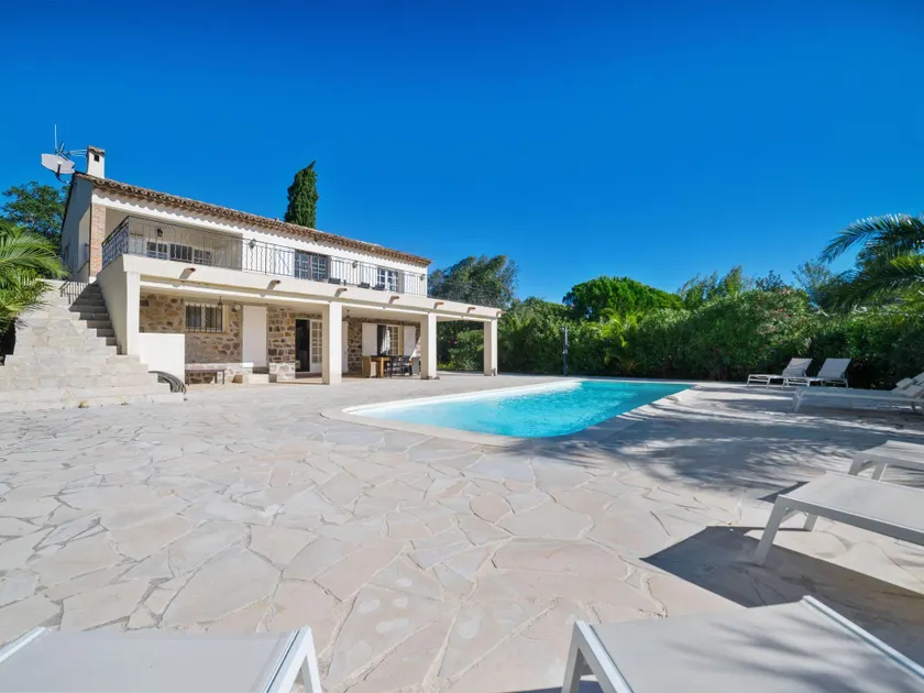 Modern Villa with Swimming Pool in Sainte-Maxime - Image 1