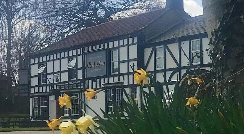 Red Lion Coaching Inn - Image 1
