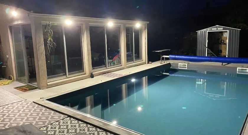 Chambre avec vue sur le marais et la piscine - Image 1