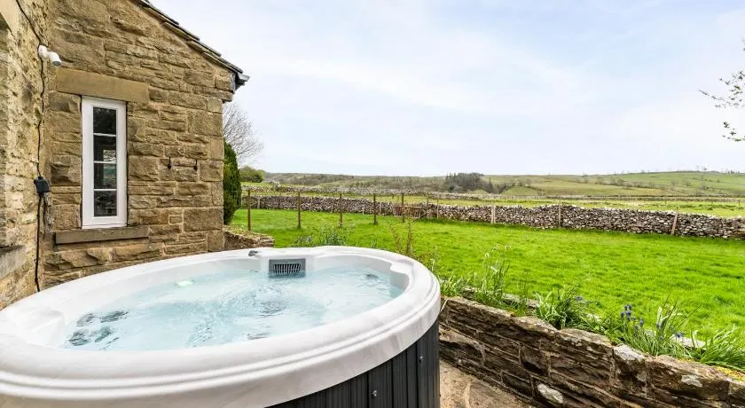 Central Malham Wellbeing Escape, 1-bed cottage with yoga studio - Image 1