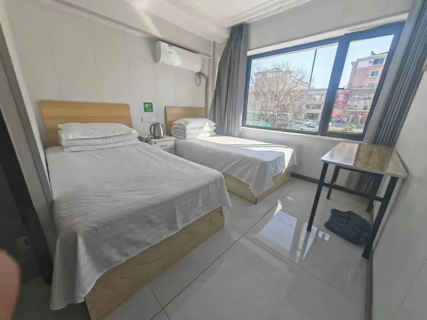 Leyi Hotel - Image 1