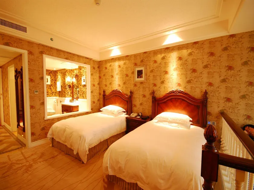 Hangzhou The First World Hotel - Image 1