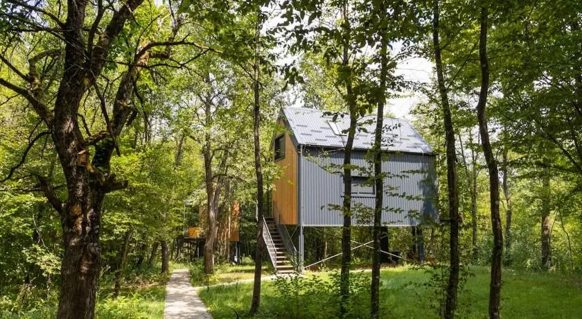 Tree Elements treehouse retreat - Image 1