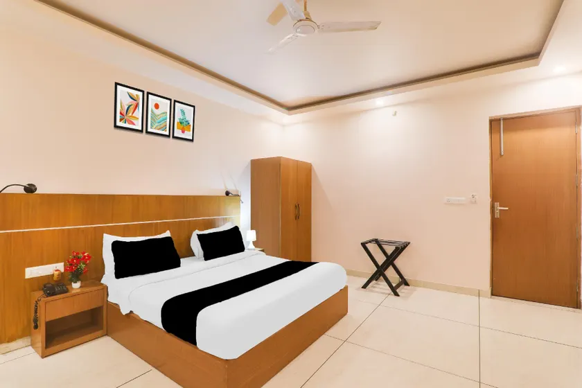 Super Townhouse Viraj Khand Formerly Veridian Inn - Image 1