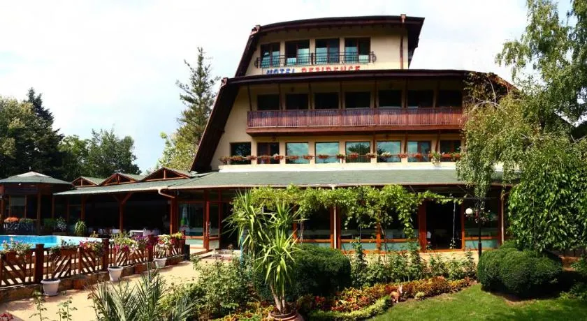 Family Hotel Residence - Image 1