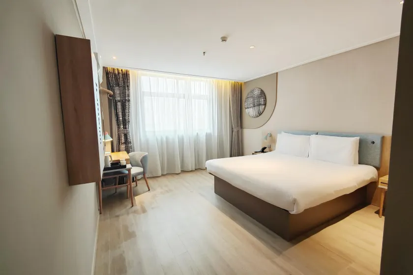 Home Inn Huayin Huashan Scenic Area Tourist Center - Image 1