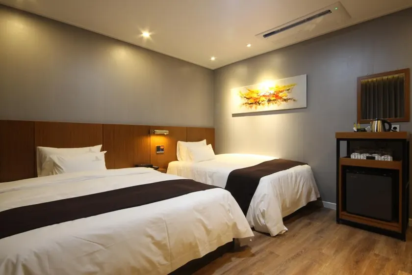 Jinju Hotel Muro - Image 1