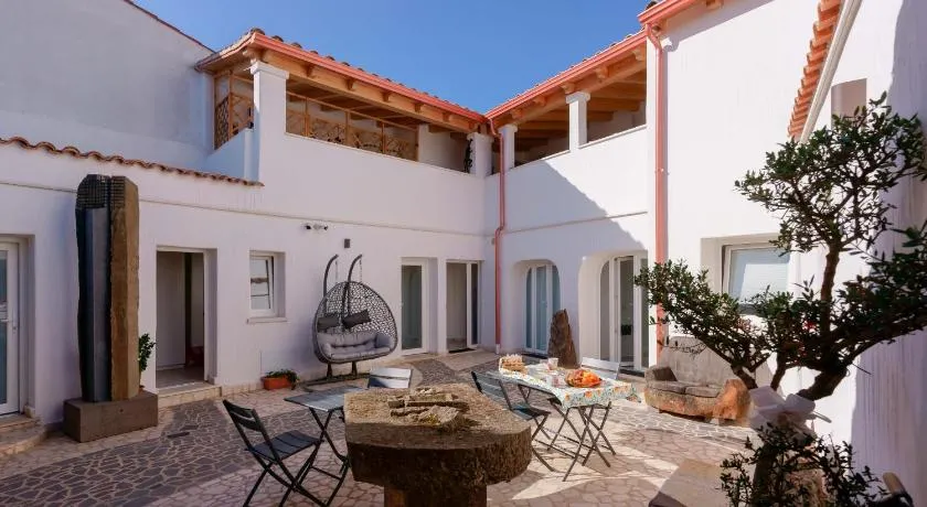 Guest House Sciola - TS ROOMS B&B - Image 1