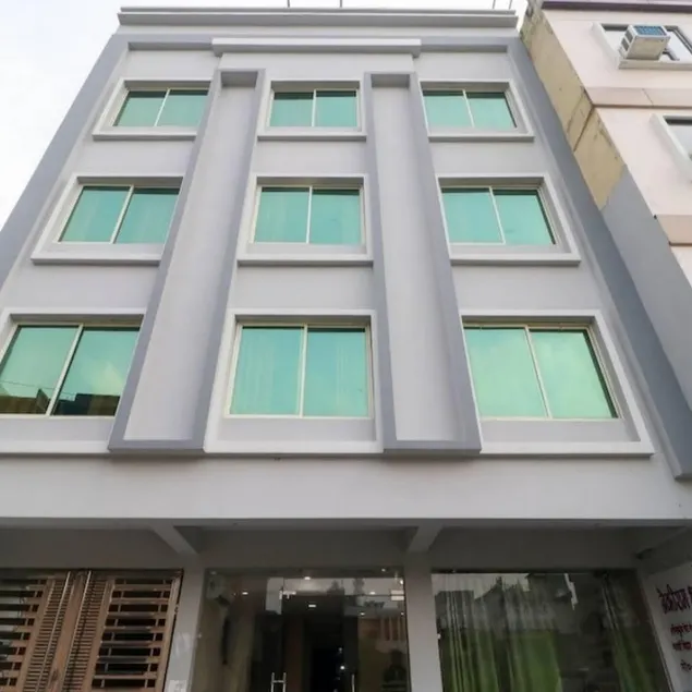 Closed hotel - Image 1
