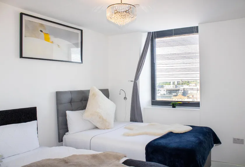 Sidemersey Livings - 2 Bedroom Central Skyline Apartment with views - Image 1