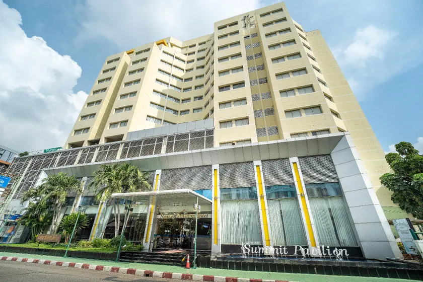 Summit Pavilion Hotel - Image 1