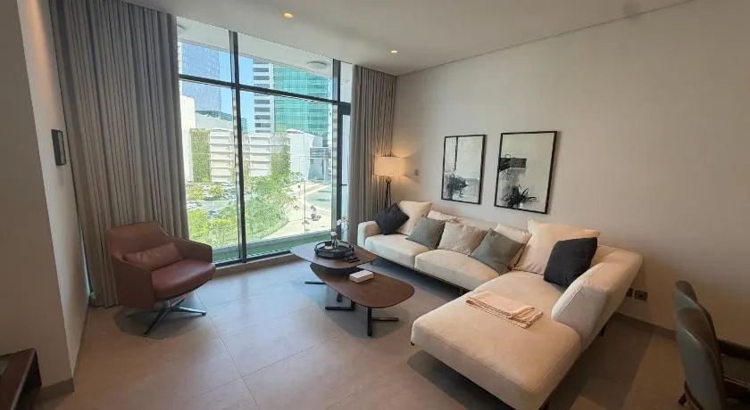 Luxury 1BR at Pearl House BFH Roka Lounge - Image 1