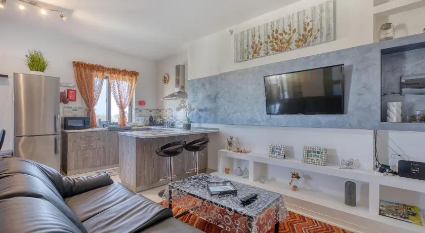 Charming 2 bedroom penthouse with sun terrace AAZZ1-1 - Image 1