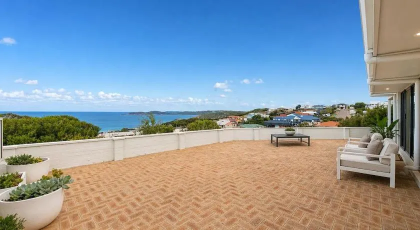 West Beach Holiday Home - Image 1