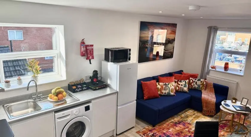 Peaceful 1- Bedroom Apartment - Image 1