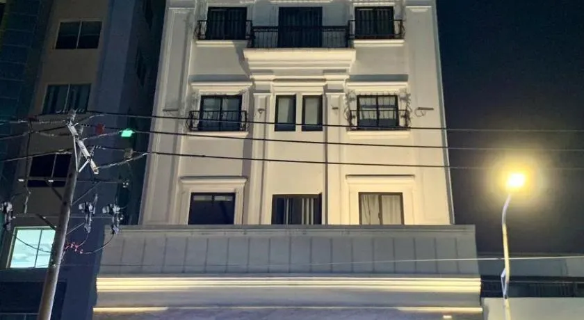 Apogee Hotel - Image 1