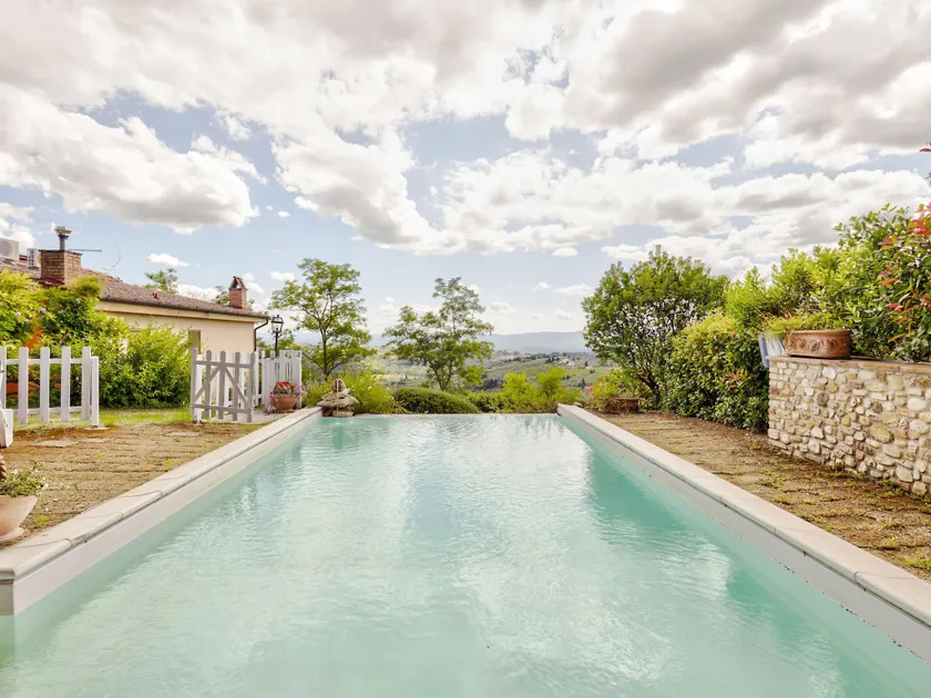 Cozy Holiday Home in Tavarnelle Val di Pesa with Shared Pool - Image 1