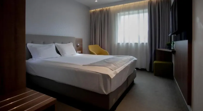 Abton Hotel - Image 1