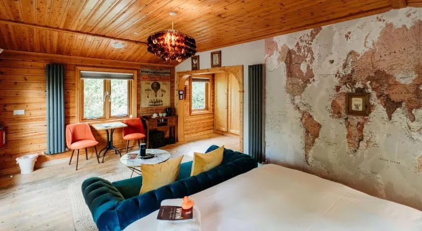Blissful Corner Lodge Great Ayton Yorkshire with hot tub and onsite bistro - Image 1