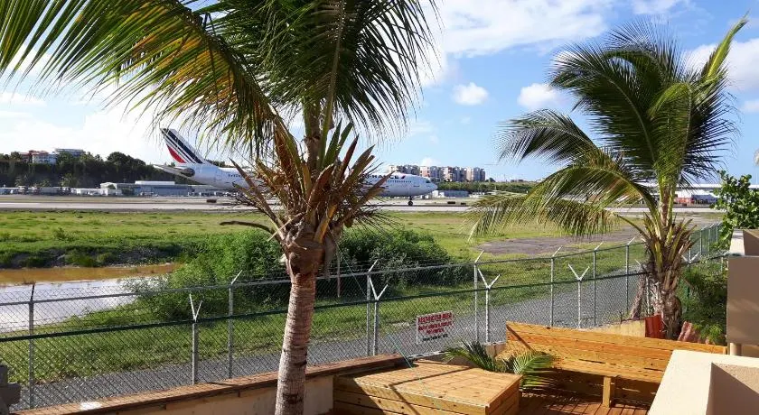 SXM Spotters Paradise - Image 1