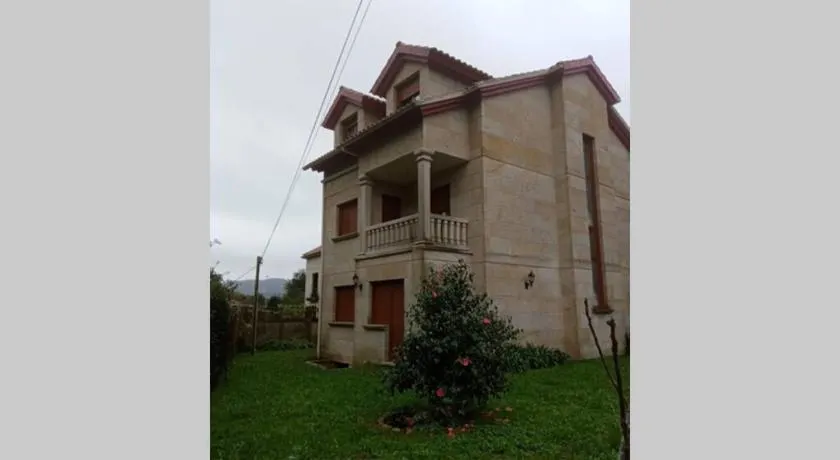 La casa de Aldán entre el mar y el bosque - Image 1