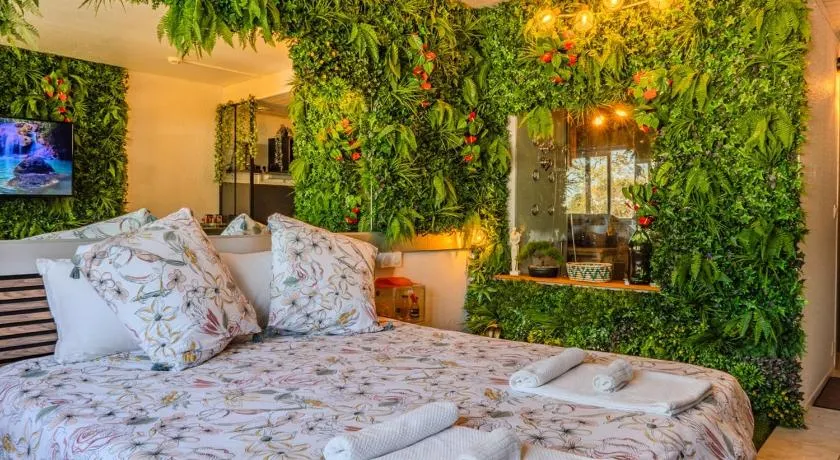 Jungleroom Vegetal and romantic, parking - Image 1