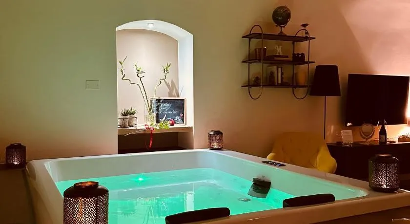 Muralta Suite & Luxury Rooms - Image 1