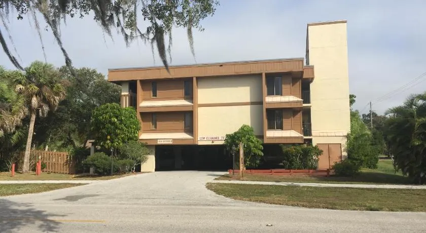 Charlotte Bay Resort - Image 1