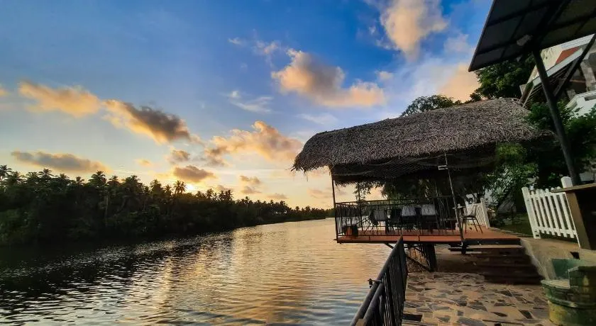 Rivershore Villas - Image 1