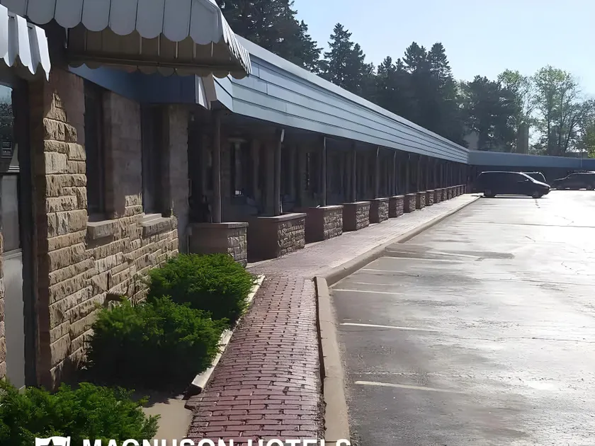 Knights Inn - Image 1