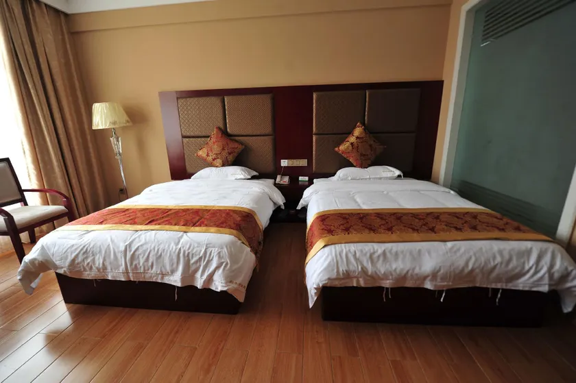Lifeng Business Hotel - Image 1