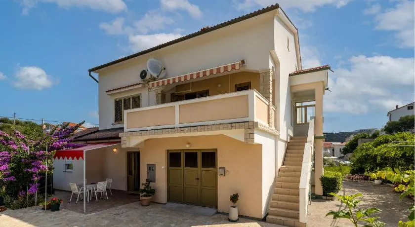 1 Bedroom Lovely Apartment In Supetarska Draga - Image 1