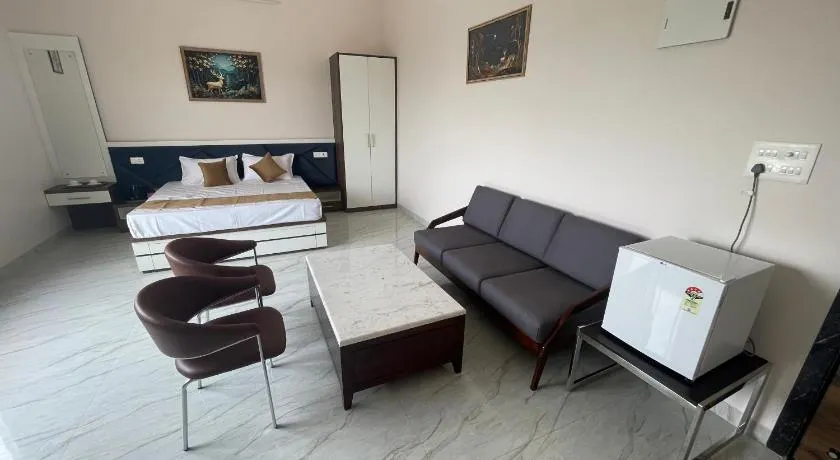 Hotel The Central Inn - Image 1