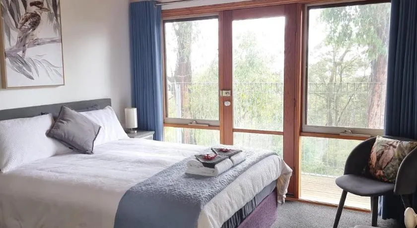 Queen Room with Balcony - Kookaburra Retreat Homestay - Image 1