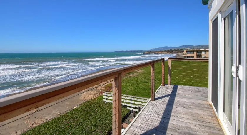 Oceanfront Escape: 4 BR, 3 BA Eigentumswohnung in San Simeon, 10 Personen - Image 1