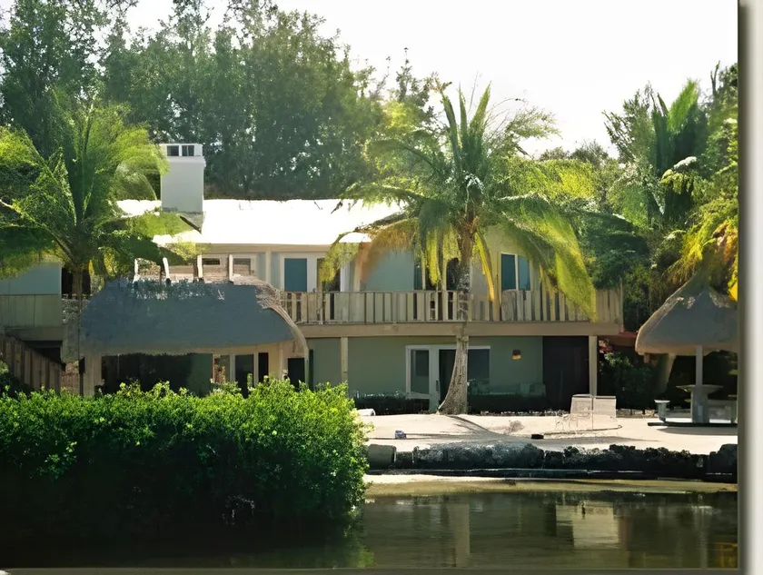 Coconut Palm Inn - Image 1