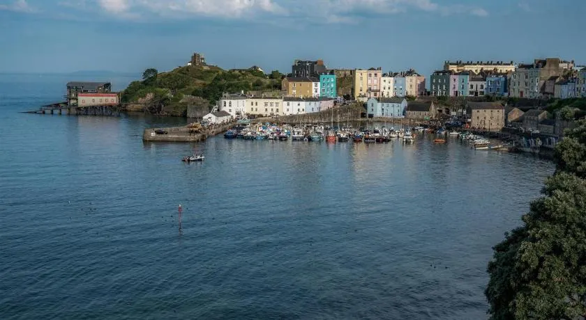 Dragons Den - 2 Bedroom Apartment - Tenby - Image 1
