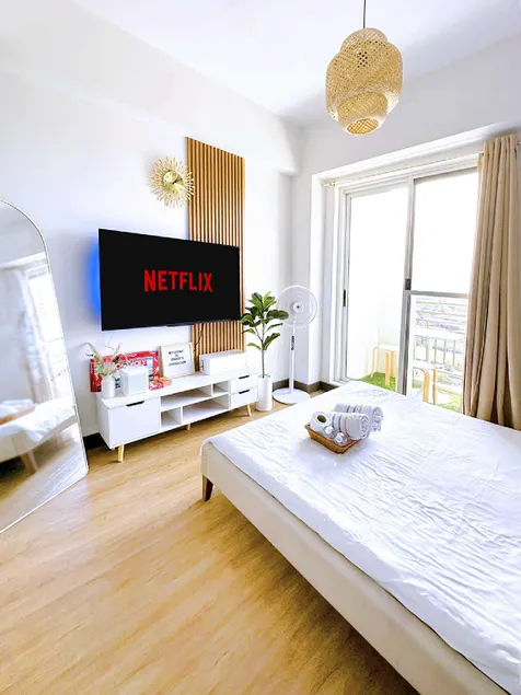 Zinnia Towers 1BR Condo with PS4 Karaoke Netflix & Swimming Pool - Image 1